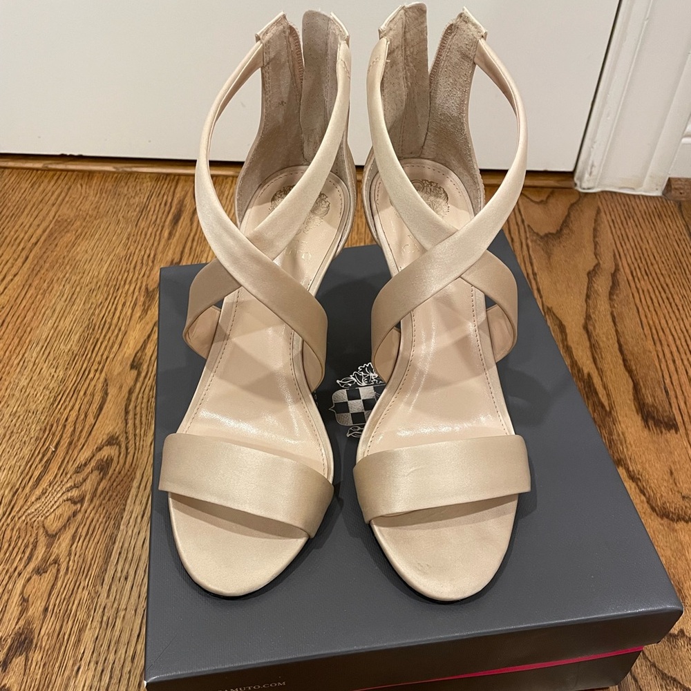 Vince Camuto Pascallia beige
